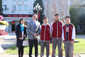 北京市朝阳区北外同文外国语学校师生合影